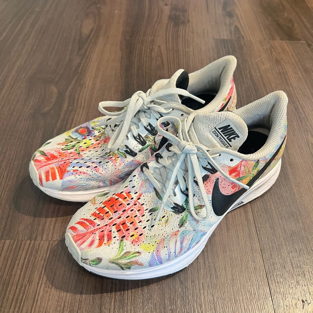 Nike Women’s Air Zoom Pegasus 35 running shoes in Floral print size 8